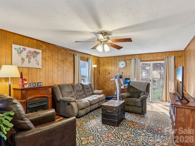 7 Landon Mountain Lane, Weaverville, NC 28787