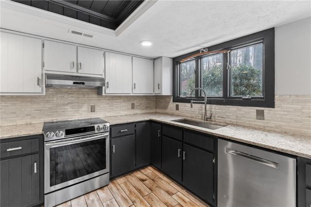 5530 Bourbon Drive, Gainesville, GA 30506