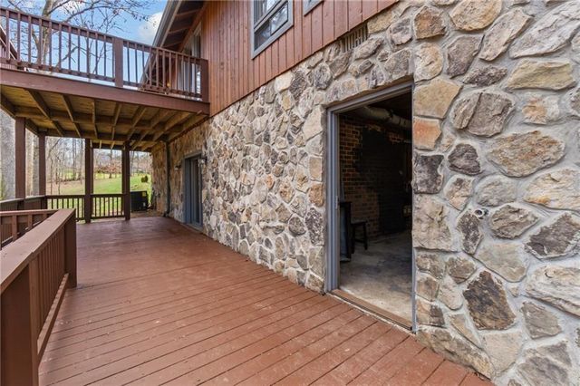 5530 Bourbon Drive, Gainesville, GA 30506