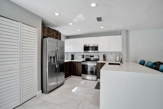 9841 NW 9th Court, Plantation, FL 33324