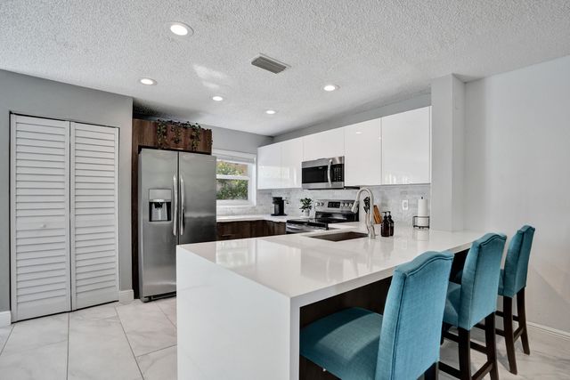 9841 NW 9th Court, Plantation, FL 33324