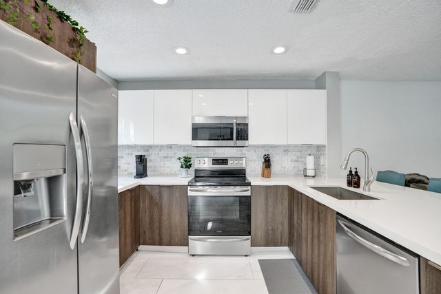 9841 NW 9th Court, Plantation, FL 33324