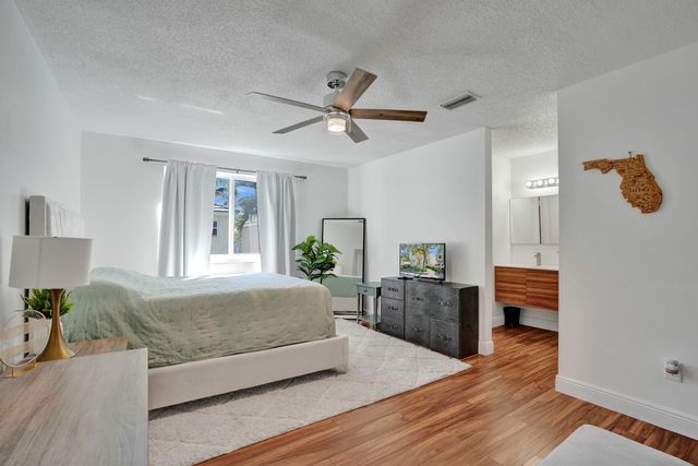 9841 NW 9th Court, Plantation, FL 33324