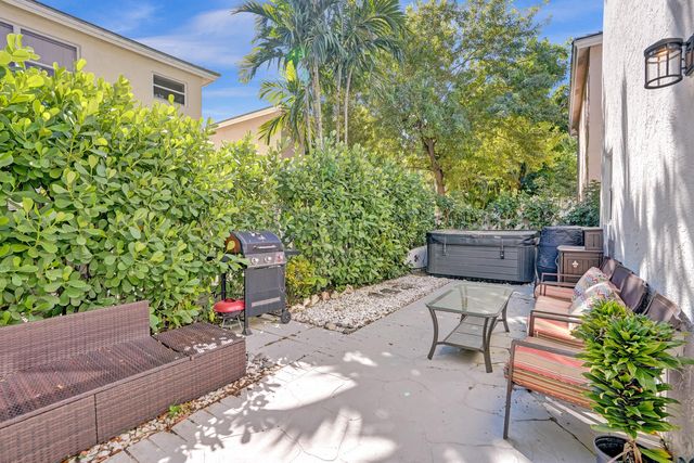 9841 NW 9th Court, Plantation, FL 33324