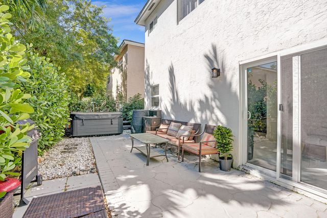 9841 NW 9th Court, Plantation, FL 33324