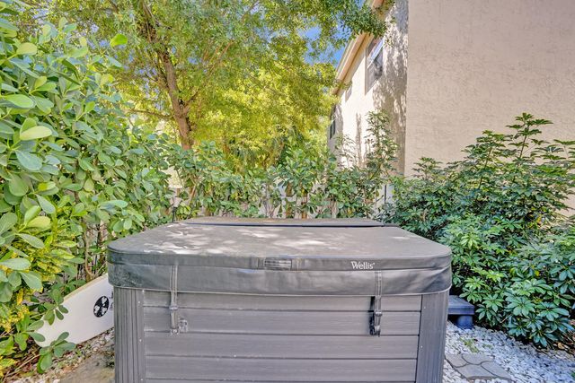 9841 NW 9th Court, Plantation, FL 33324