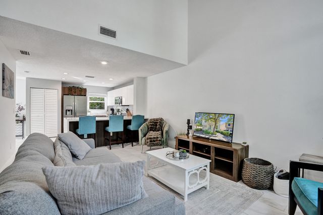 9841 NW 9th Court, Plantation, FL 33324