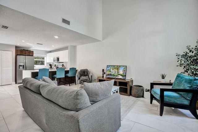 9841 NW 9th Court, Plantation, FL 33324