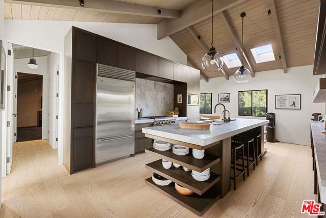 433 Bellagio Terrace, Los Angeles, CA 90049