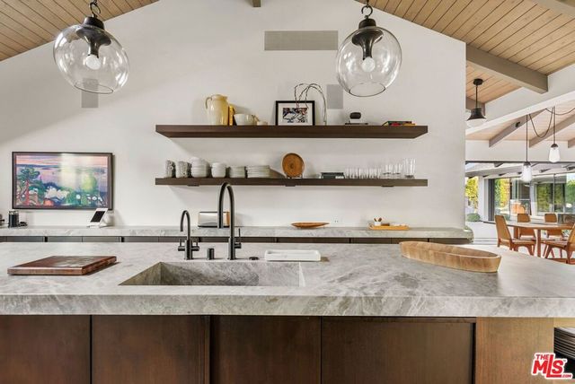 433 Bellagio Terrace, Los Angeles, CA 90049