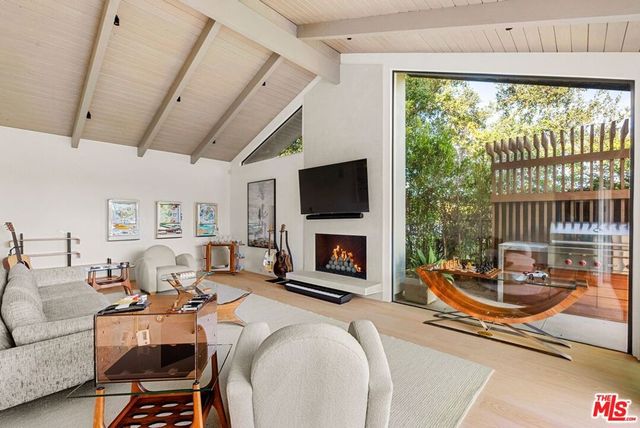 433 Bellagio Terrace, Los Angeles, CA 90049