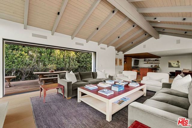 433 Bellagio Terrace, Los Angeles, CA 90049