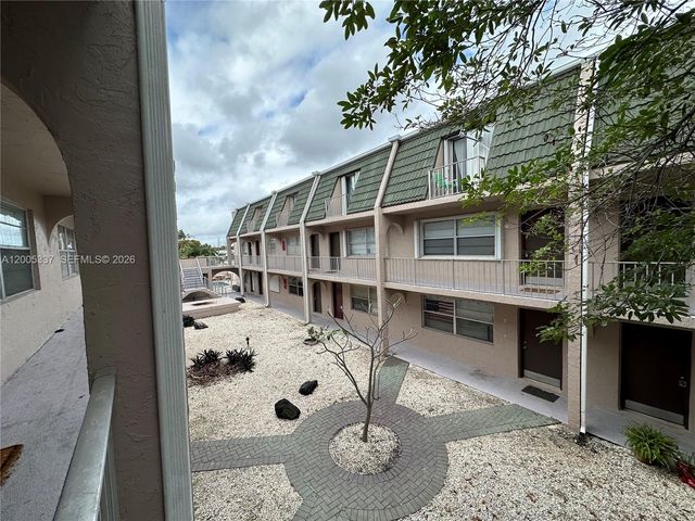1100 SE 4th Ave 32, Deerfield Beach, FL 33441