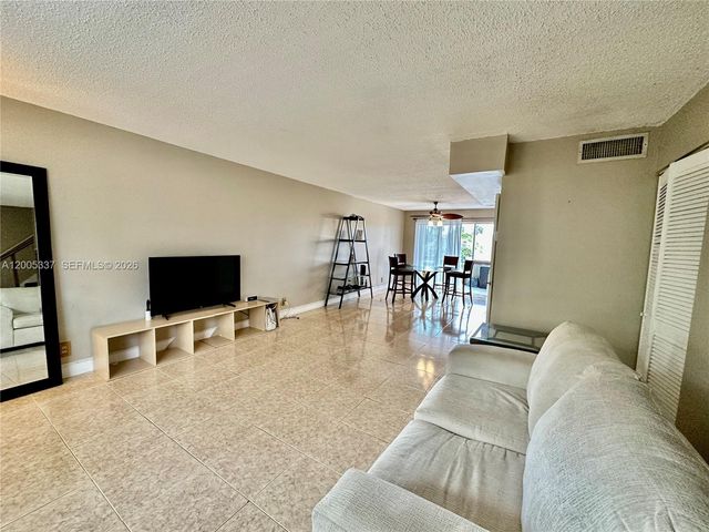 1100 SE 4th Ave 32, Deerfield Beach, FL 33441