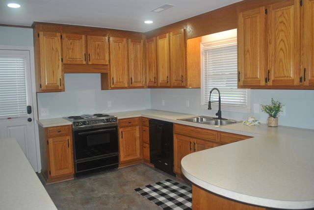 396 Lakewood Ave., Georgetown, SC 29440