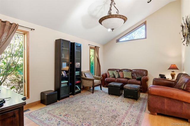 18 Greenlawn Road, Huntington, NY 11743