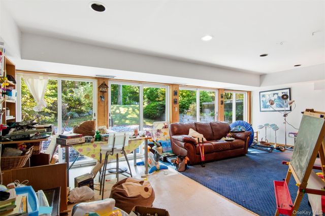 18 Greenlawn Road, Huntington, NY 11743