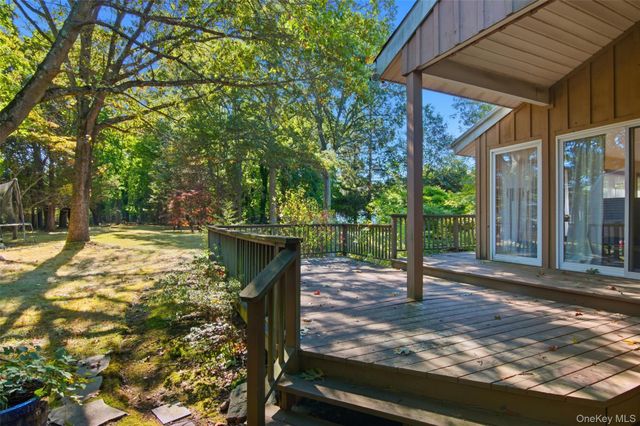 18 Greenlawn Road, Huntington, NY 11743