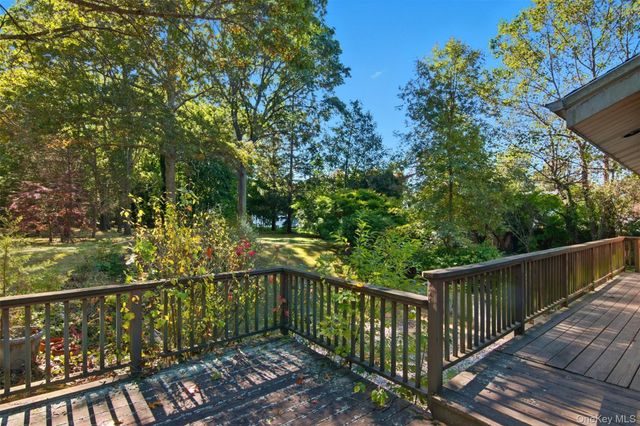 18 Greenlawn Road, Huntington, NY 11743