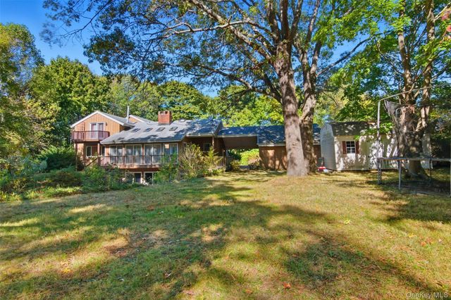 18 Greenlawn Road, Huntington, NY 11743