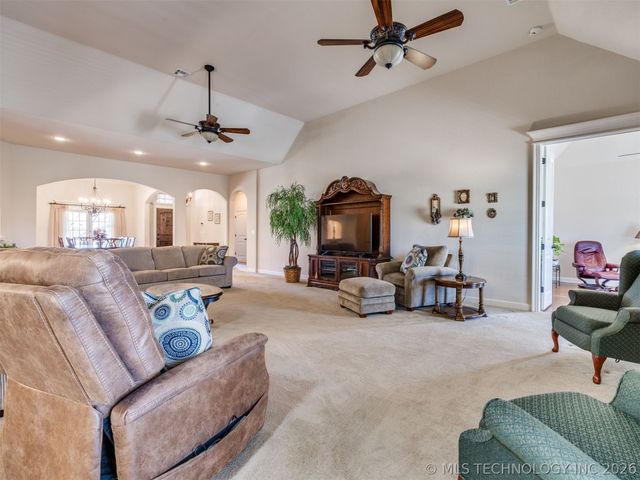 16184 S 279th East Avenue, Coweta, OK 74429