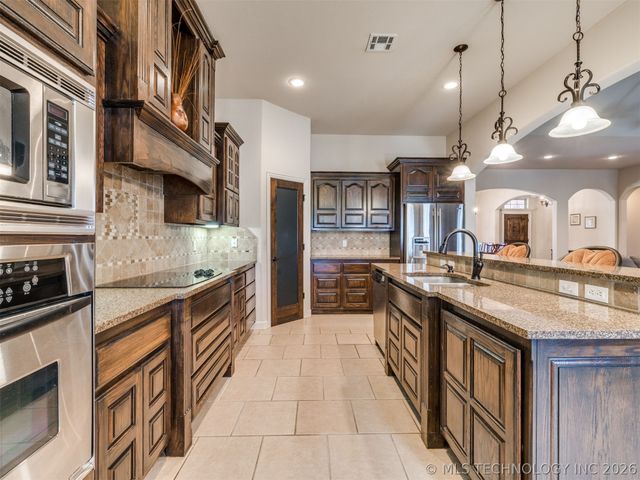 16184 S 279th East Avenue, Coweta, OK 74429