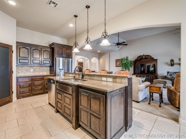 16184 S 279th East Avenue, Coweta, OK 74429