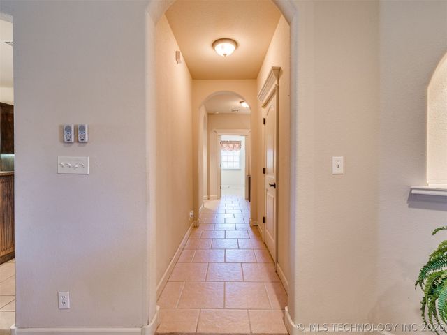 16184 S 279th East Avenue, Coweta, OK 74429