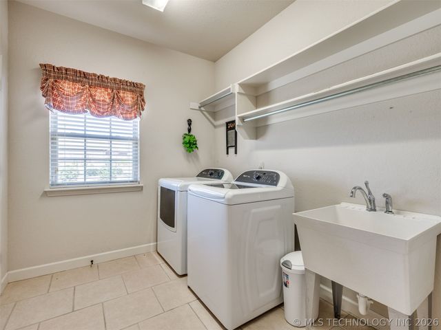 16184 S 279th East Avenue, Coweta, OK 74429