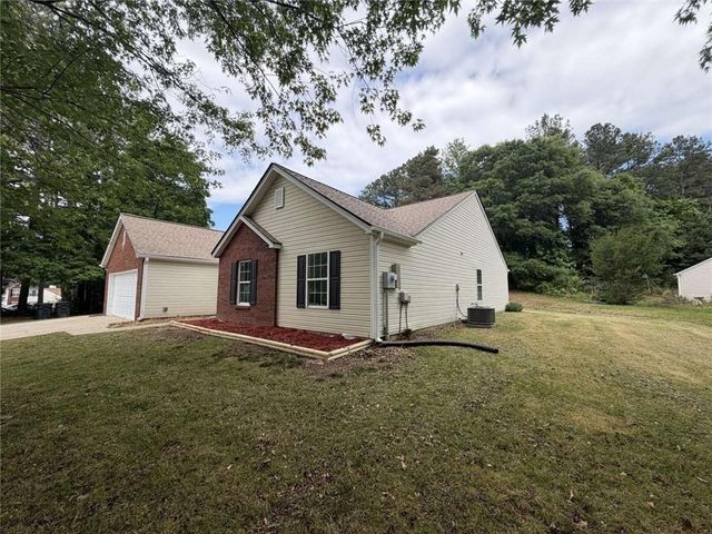 410 Crestbend Lane, Powder Springs, GA 30127