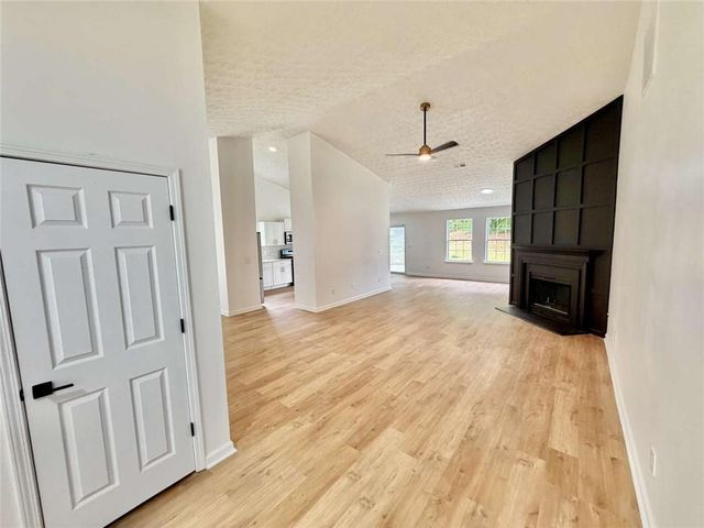 410 Crestbend Lane, Powder Springs, GA 30127