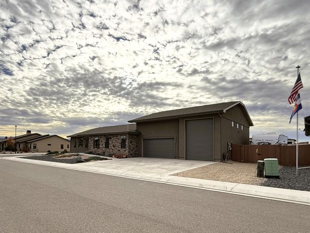 853 Fire Agate Lane, Grand Junction, CO 81506