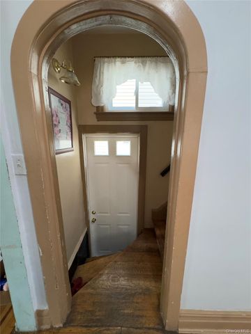 2042 Colonial Avenue, Bronx, NY 10461