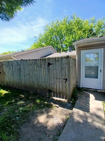 12 Fernwood Drive O, Bolingbrook, IL 60440