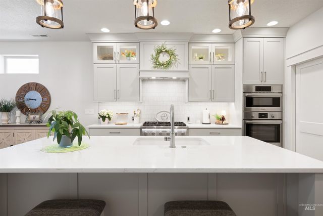 122 N Woody Knoll Ln, Eagle, ID 83616