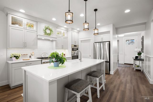 122 N Woody Knoll Ln, Eagle, ID 83616