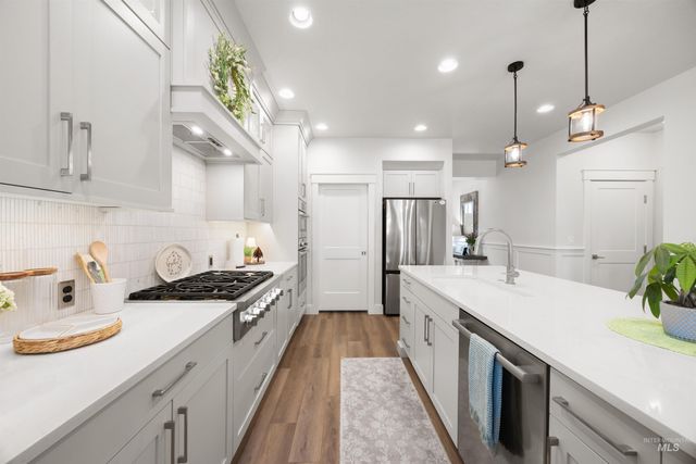 122 N Woody Knoll Ln, Eagle, ID 83616