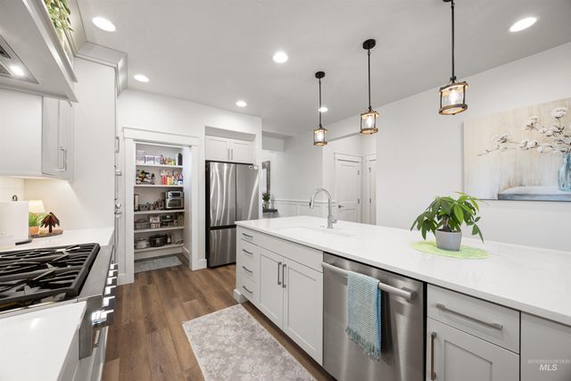 122 N Woody Knoll Ln, Eagle, ID 83616