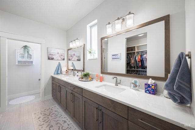 122 N Woody Knoll Ln, Eagle, ID 83616