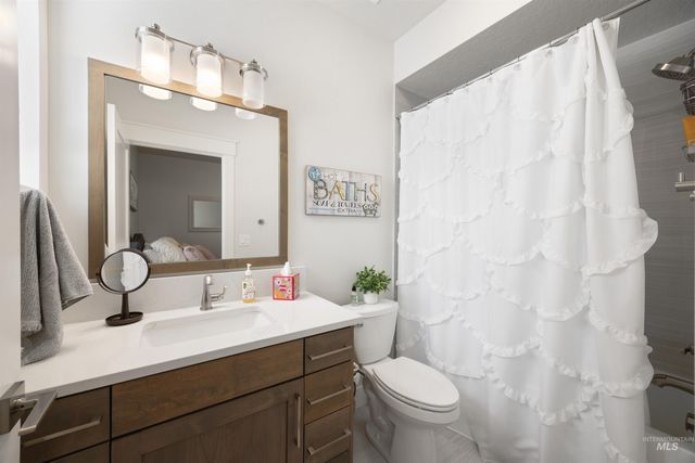 122 N Woody Knoll Ln, Eagle, ID 83616