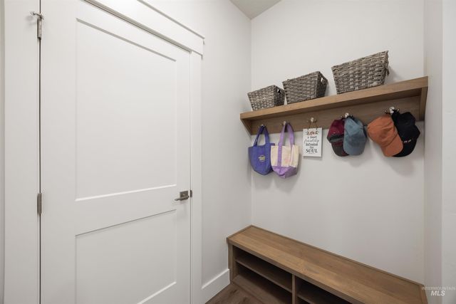 122 N Woody Knoll Ln, Eagle, ID 83616