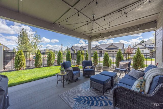 122 N Woody Knoll Ln, Eagle, ID 83616