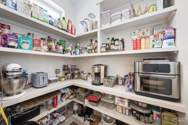 122 N Woody Knoll Ln, Eagle, ID 83616