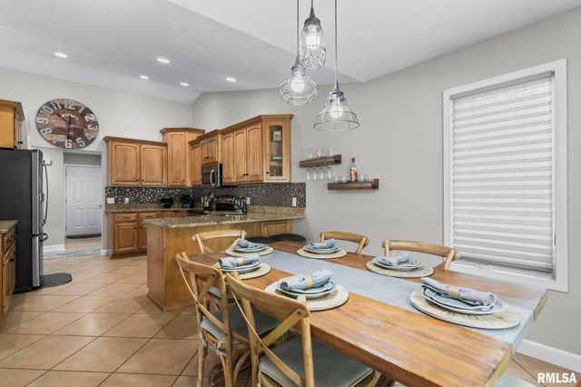 2809 Covered Wagon Trail, Springfield, IL 62711