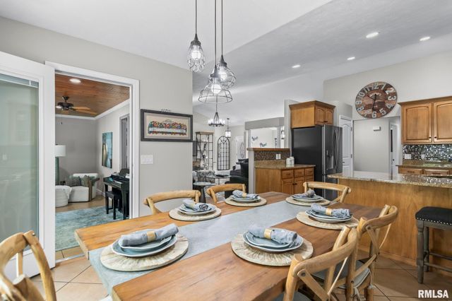 2809 Covered Wagon Trail, Springfield, IL 62711