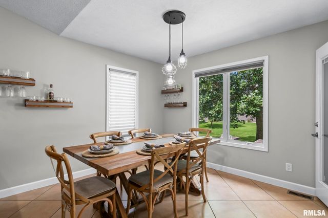 2809 Covered Wagon Trail, Springfield, IL 62711