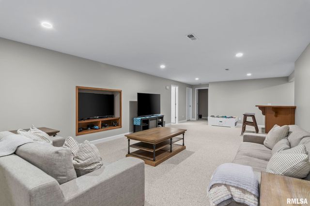 2809 Covered Wagon Trail, Springfield, IL 62711