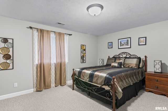 2809 Covered Wagon Trail, Springfield, IL 62711