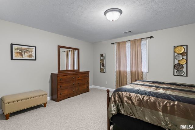 2809 Covered Wagon Trail, Springfield, IL 62711