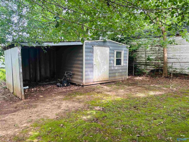 2016 Noccalula Road, Gadsden, AL 35904
